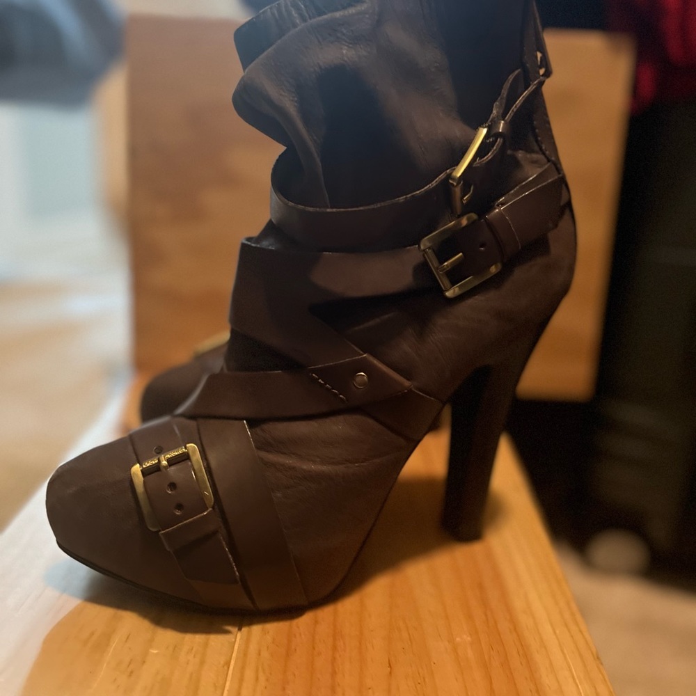 MK Boots size 8 gently used